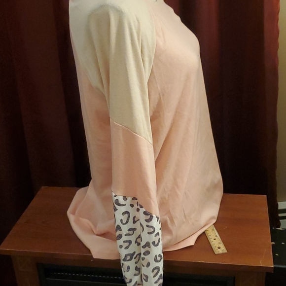 Great Colors combine in ablocking womens new tops - Picture 4 of 5